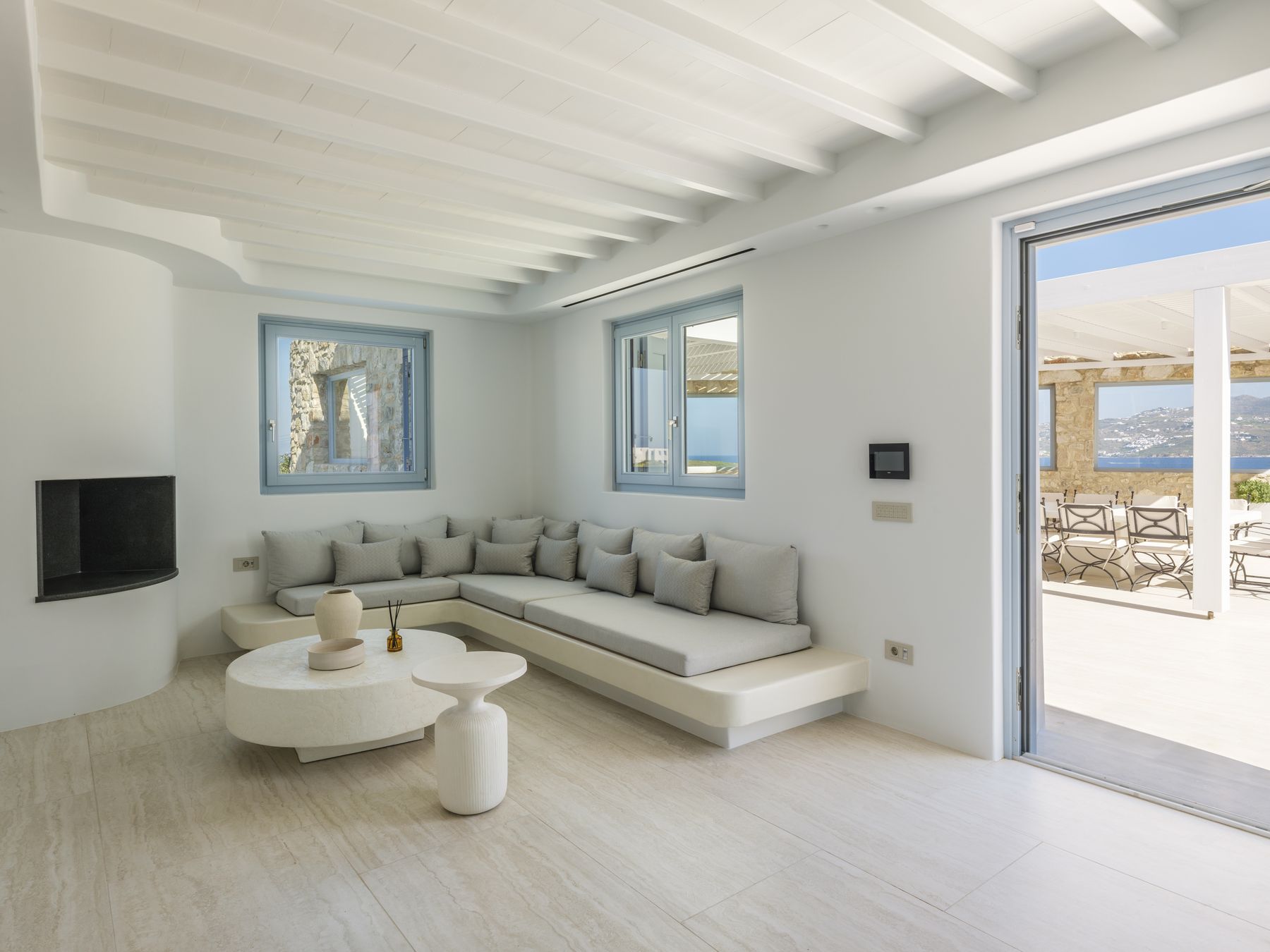 Living room with built-in sofa, fireplace and doors to the terrace